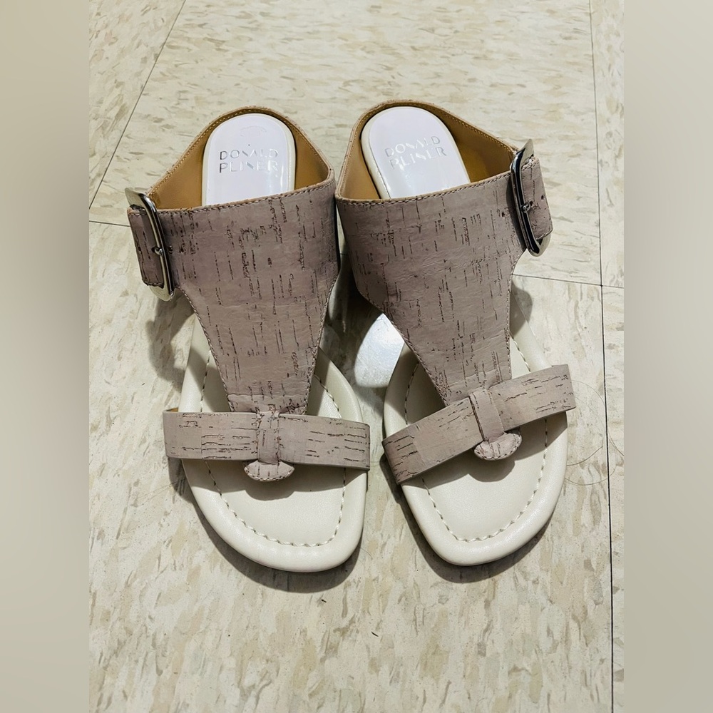 💃 DONALD J. PLINER Beige Vine Buckled Corked Wedge Sandal Size 7